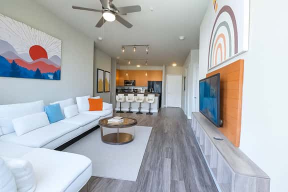 Sunny Retreat with 2BR Galleria Stay w/ Garage - Image 1