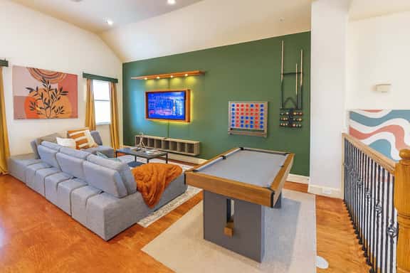 The Corner Suite |Galleria w/ King Bed & Pool - Image 1