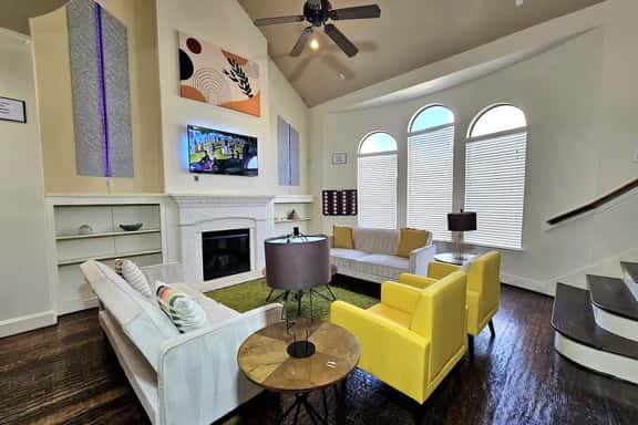 Urban Haven Living | Spacious 3BR Near Galleria - Image 1