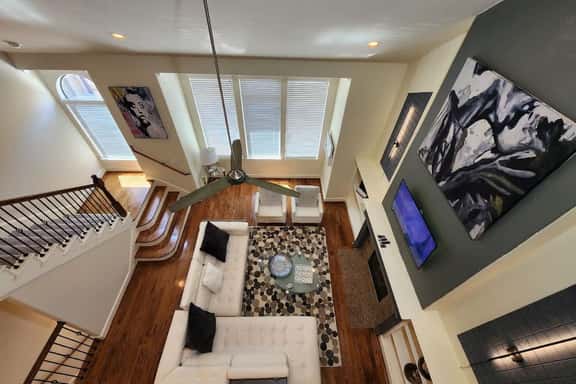 City Escape Mega Stay for Groups|Galleria |Jacuzzi - Image 1