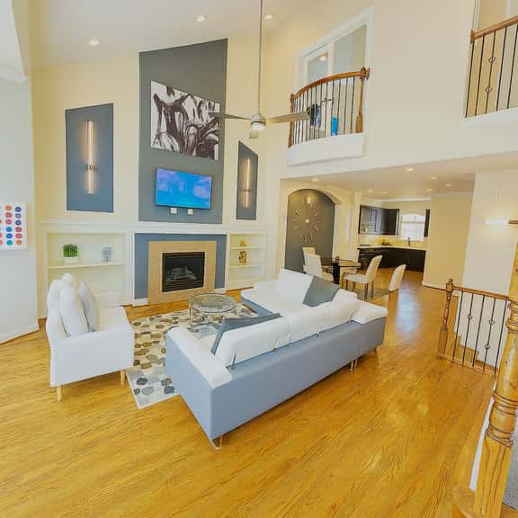 Spacious & Luxurious | 4 Beds 2.5 Bath w/ Jacuzzi - Image 1
