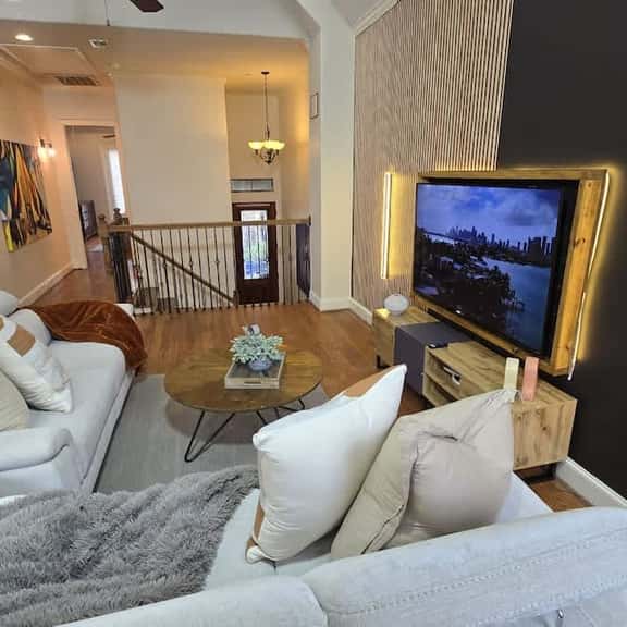 Relax & Unwind | Private Jacuzzi + Sleeps 7 | 3BR - Image 1