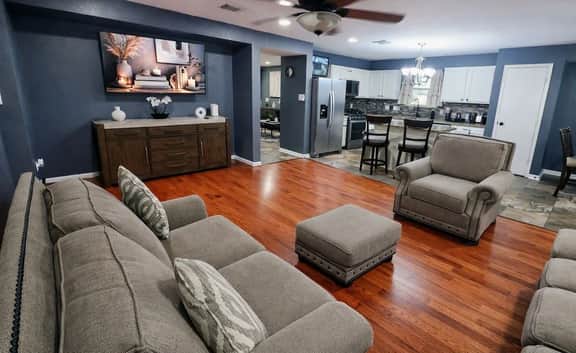 IAH | Spacious 4BR Retreat | 5 Beds | Sleeps 10 - Image 3