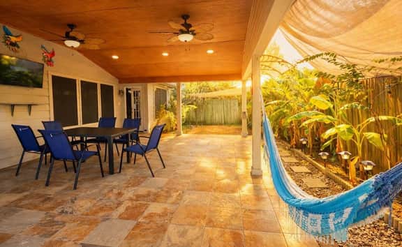 IAH | Spacious 4BR Retreat | 5 Beds | Sleeps 10 - Image 5